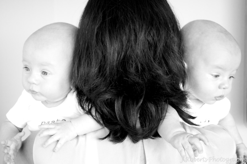 Twins looking over mothers shoulder - family portrait photography sydney